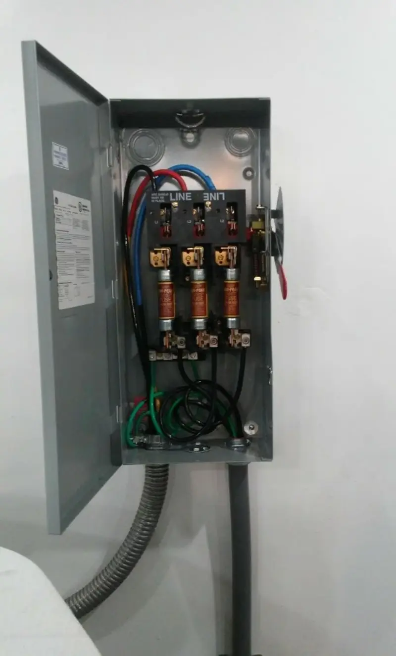 Three-phase disconnect switch installed for Smoke Detector Installation in Genoa